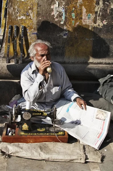 Street taylor at the Uttar Pradesh market — Stock Photo, Image