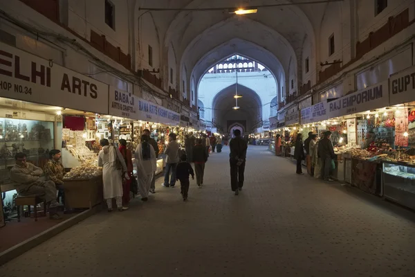 Ulica rynek dalej czerwonym w Indiach — Zdjęcie stockowe