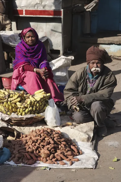 Straat verkopers op de markt van Uttar Pradesh — Stockfoto