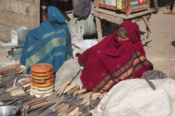 Уличные торговцы на рынке Уттар-Прадеш — стоковое фото
