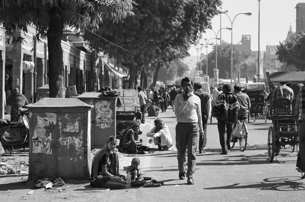 Trångt centrala gatan i staden i Indien — Stockfoto