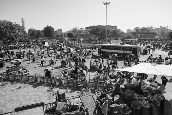 Traffic in a central square in Jaipur — Stock Photo, Image