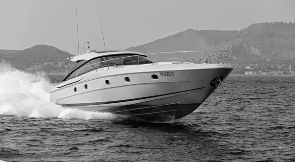 Aqua lyxyacht i Italien — Stockfoto