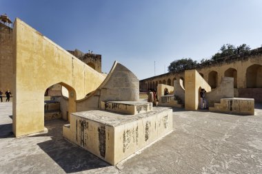 insanlar jaipur şehrinde astronomik Gözlemevi