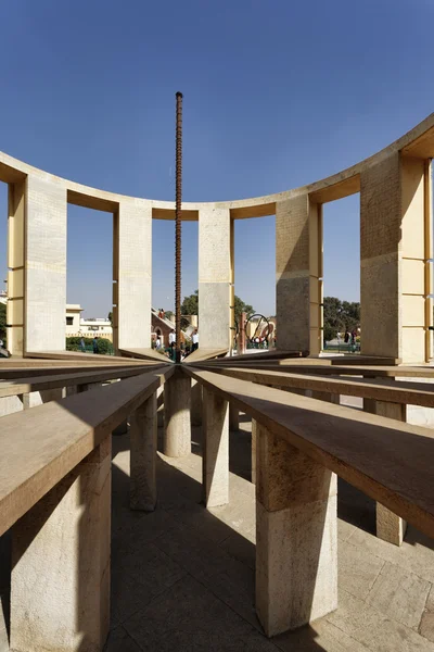 Personnes à l'Observatoire astronomique de Jaipur — Photo