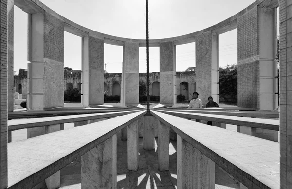 Ludzie w obserwatorium astronomicznym w jaipur — Zdjęcie stockowe