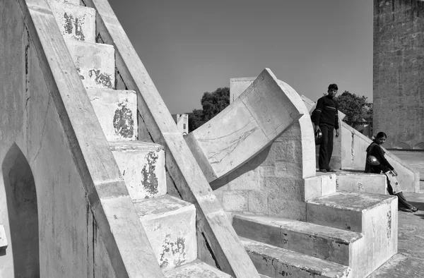 People at the Astronomical Observatory in Jaipur — Stock Photo, Image