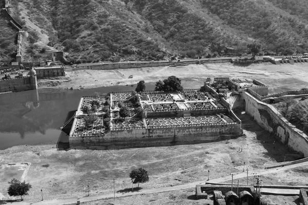 Bärnsten Palace Garden i Indien — Stockfoto