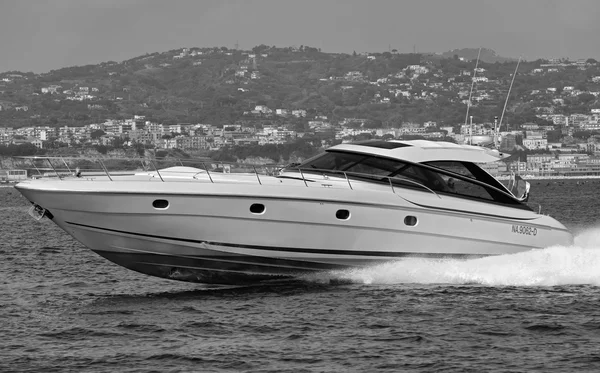 Yacht di lusso nel mare — Foto Stock