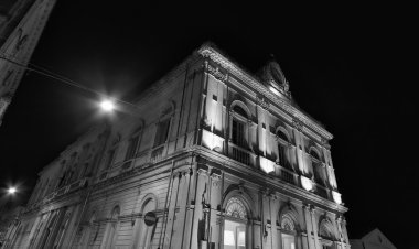 Geceleri Busacca Palace cephe İtalya