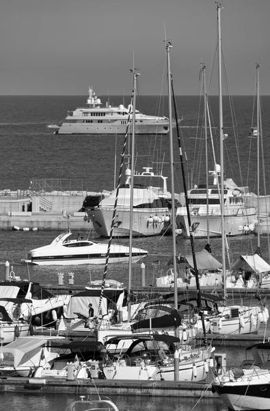 Luksusowych jachtów w marinie — Zdjęcie stockowe