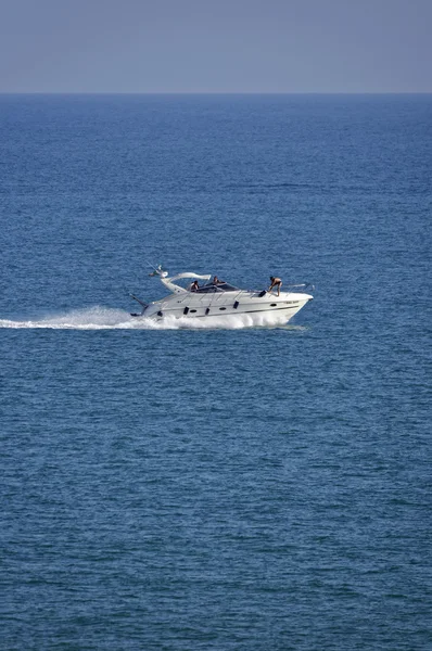 Iate de luxo no mar Mediterrâneo — Fotografia de Stock