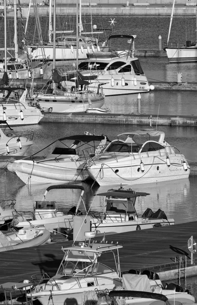 Luxury yachts in the marina — Stock Photo, Image