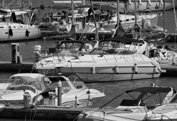 Luxury yachts in the marina — Stock Photo, Image