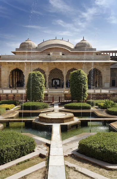 Bärnsten Palace Garden i Indien — Stockfoto