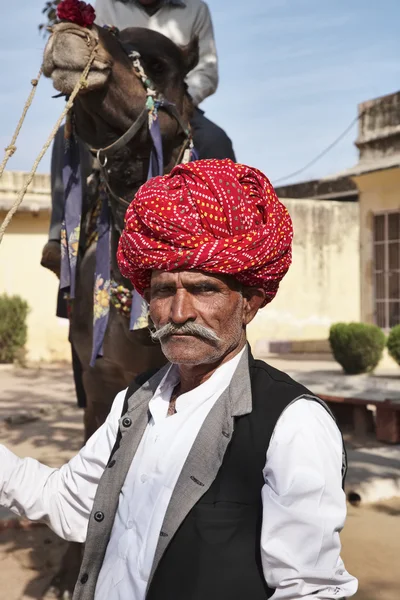 アンベール城の彼のラクダとインド人 — ストック写真