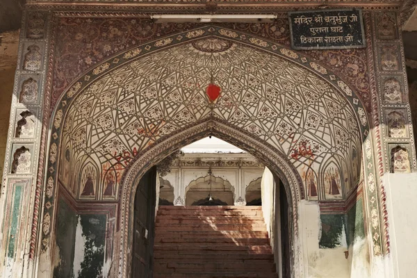 Templo Hindu perto do Palácio Sisodia na Índia — Fotografia de Stock