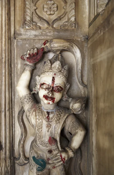 Religiöse Statue in einem hinduistischen Tempel — Stockfoto