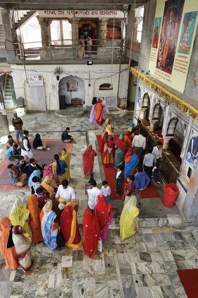 Indian people in a hindu temple — Stock Photo, Image