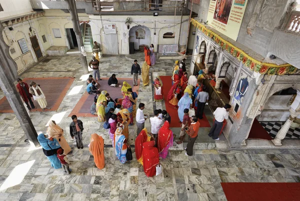 Indian people in a hindu temple — Stock Photo, Image