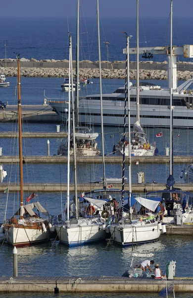 Luxury yachts in the marina — Stock Photo, Image