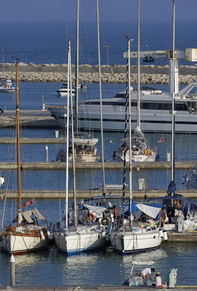 Luxury yachts in the marina — Stock Photo, Image