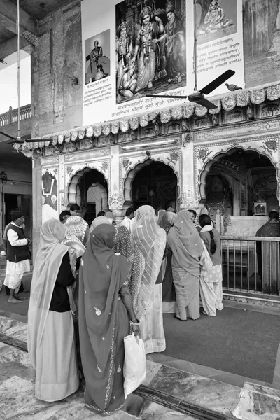 Indian people in a hindu temple — Stock Photo, Image