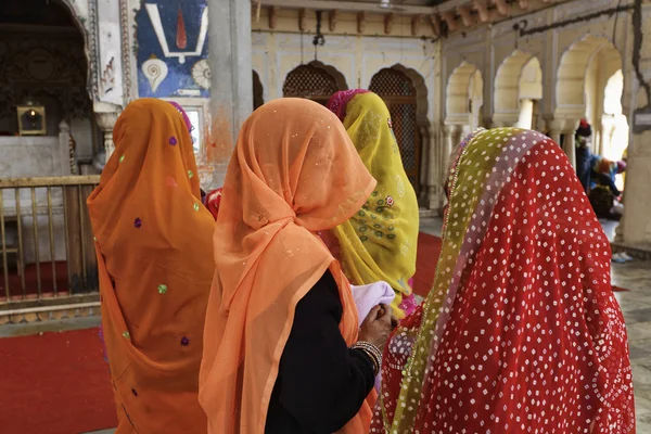 Indian people in a hindu temple — Stock Photo, Image