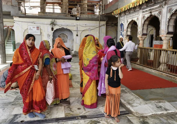 Indian people in a hindu temple — Stock Photo, Image