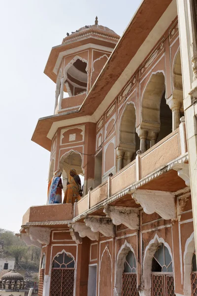 Indian women in a hindu temple — Stock Photo, Image