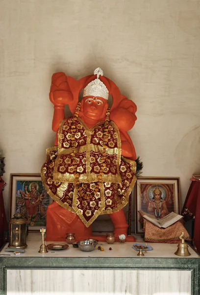 Küçük dini heykel bir hindu Tapınağı içinde — Stok fotoğraf