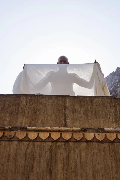 老人在 Galta 印度教寺庙 — 图库照片