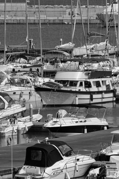 Segelboote in der Marina — Stockfoto