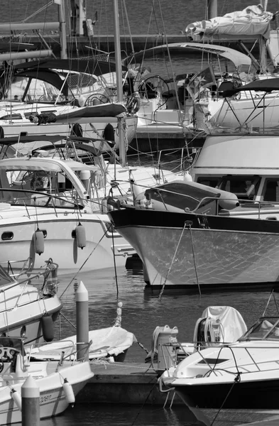 Barcos à vela na marina — Fotografia de Stock