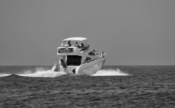 People on a luxury yacht — Stock Photo, Image