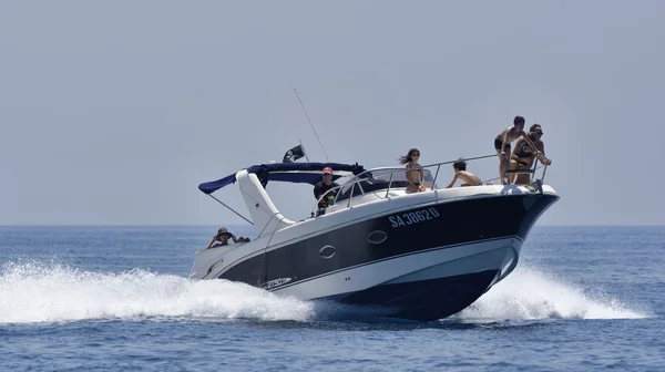 People cruising on a luxury yacht — Stock Photo, Image