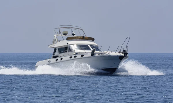 Luxusní jachty v Středozemním moři — Stock fotografie