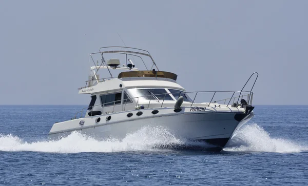 Yate de lujo en el mar Mediterráneo — Foto de Stock