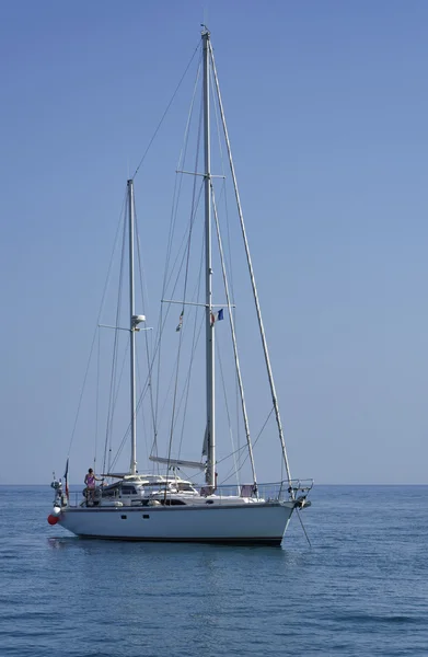 Gente en un velero — Foto de Stock