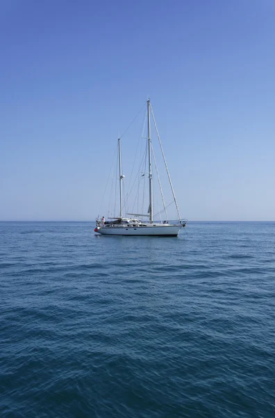 Gente en un velero — Foto de Stock