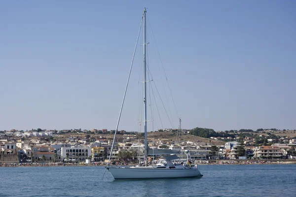 Gente en un velero — Foto de Stock