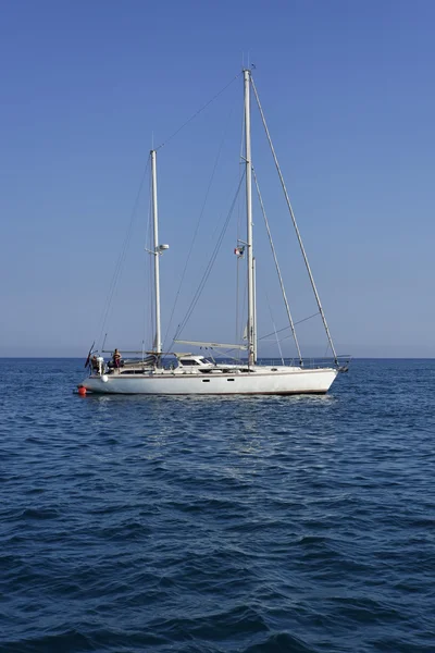 Mensen op een zeilboot — Stockfoto