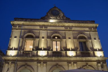 Barok Busacca Palace cephe gece