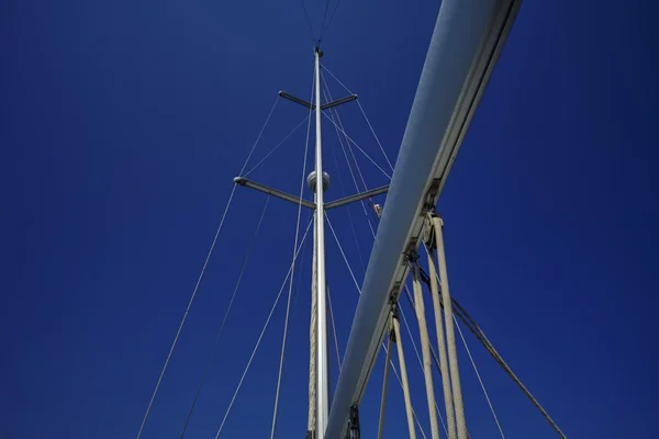 Mar Mediterrâneo, mastro de veleiro — Fotografia de Stock