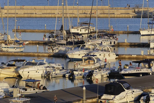 Medelhavet, Marina di Ragusa, Italy — Stockfoto