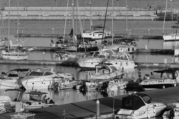 Mar Mediterrâneo, Marina di Ragusa, Itália — Fotografia de Stock