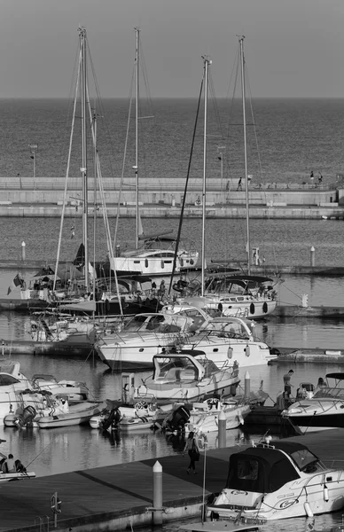 Mar Mediterráneo, Marina di Ragusa, Italia — Foto de Stock