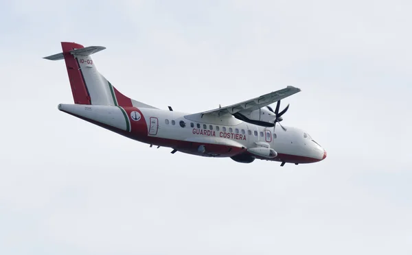 Vuelo Guardacostas avión — Foto de Stock