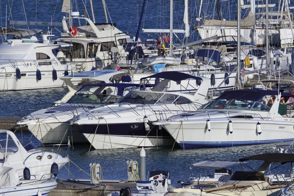 Luxury yachts in the marina — Stock Photo, Image