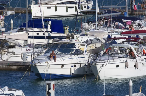 Luxury yachts in the marina — Stock Photo, Image